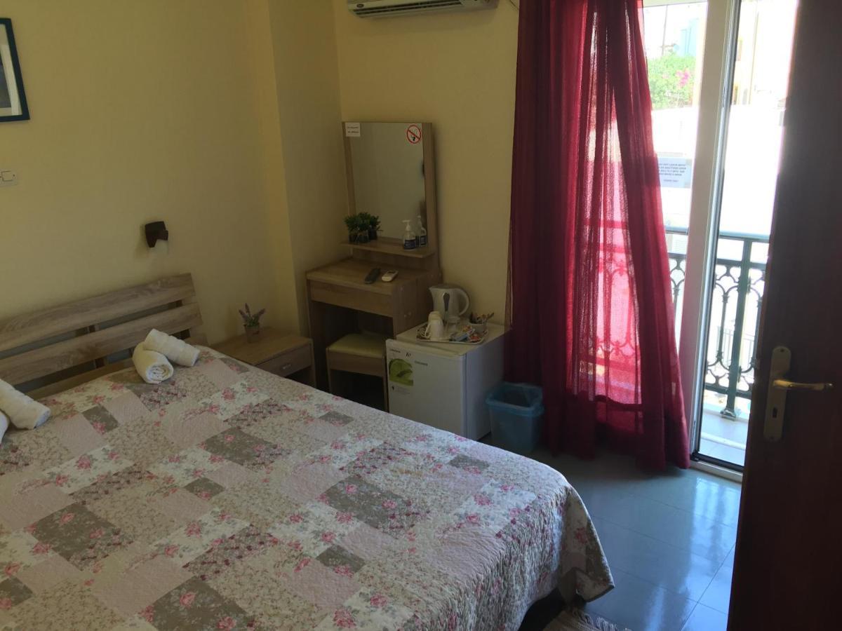 Guest house Platanos *