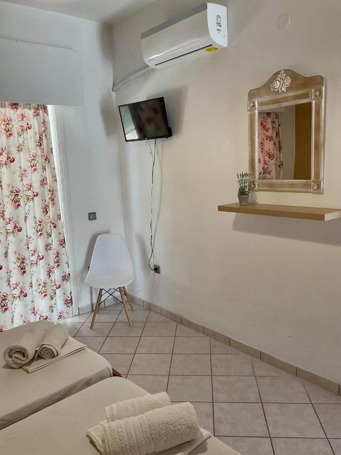 Apartment To Perigiali Rovies