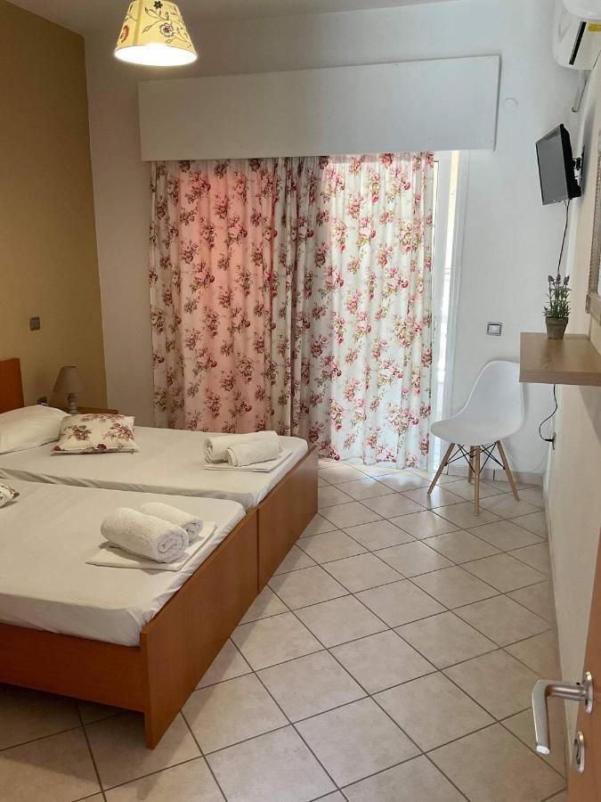 Apartment To Perigiali Rovies