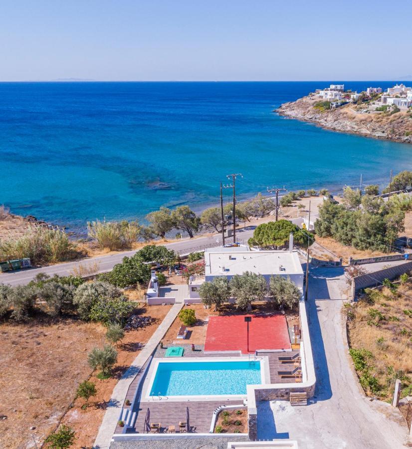 Villa Flora's And Pool In Syros