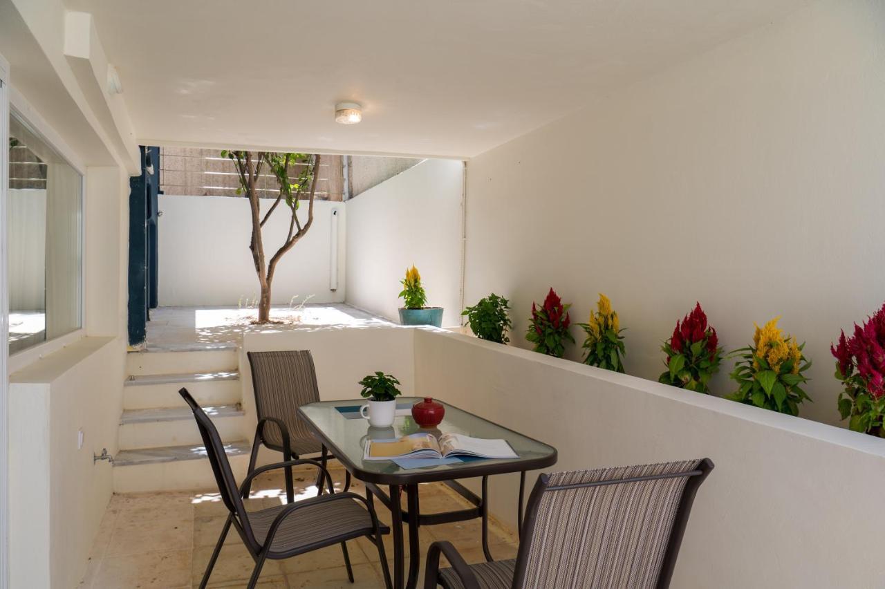 Apartment Chroma