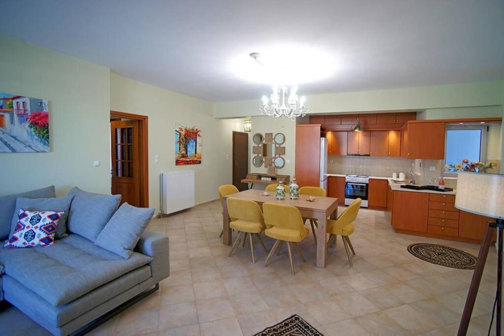 Apartment Luxury Kyparissia