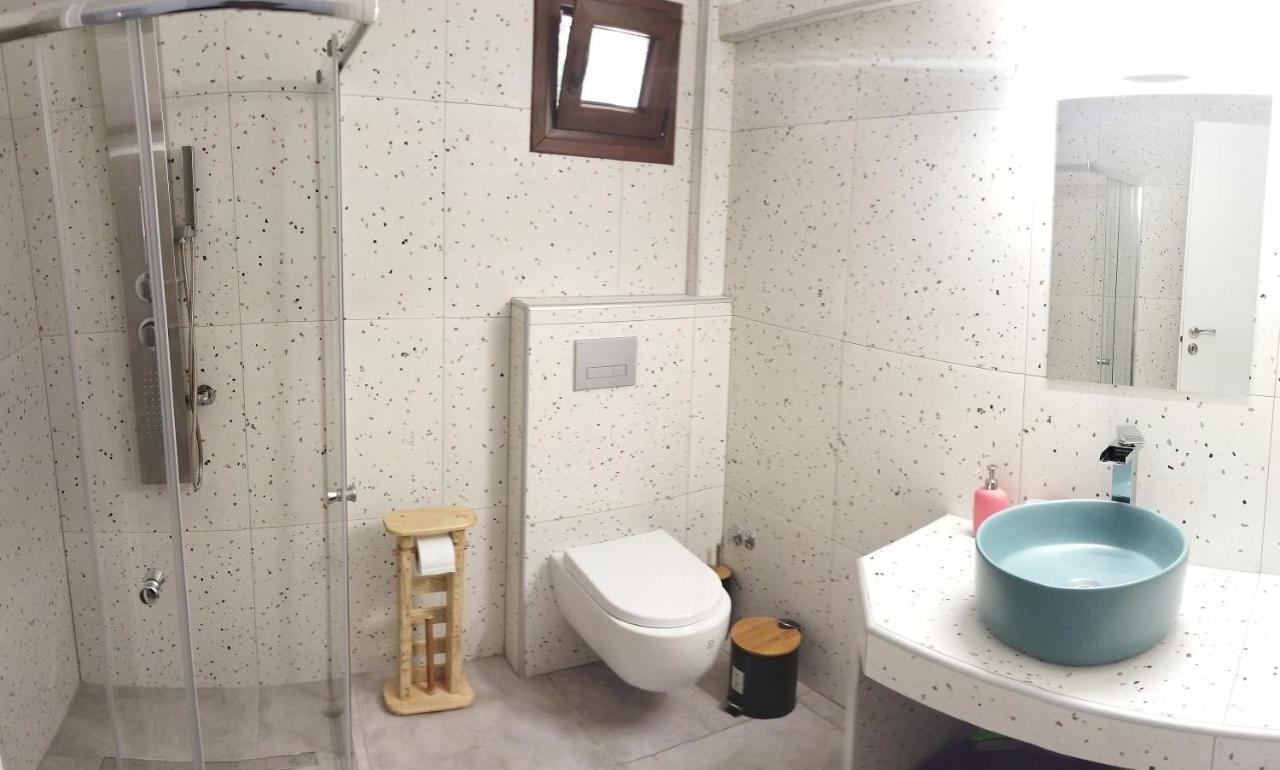 Apartment Pefkonas 100 M From The *