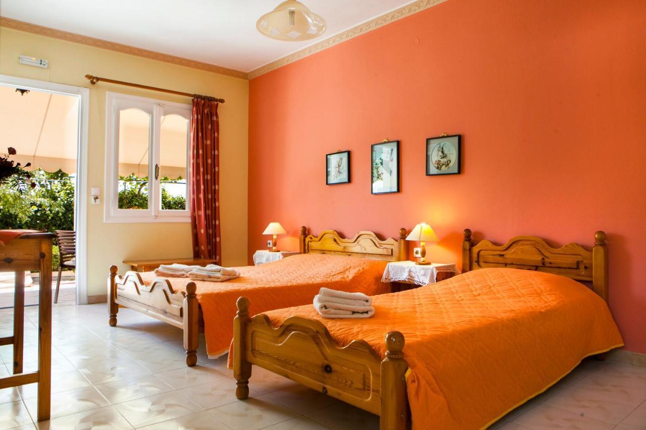 Tzivras & Holiday home