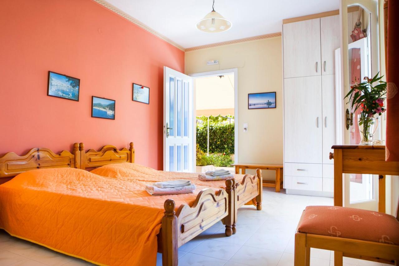 Tzivras & Holiday home