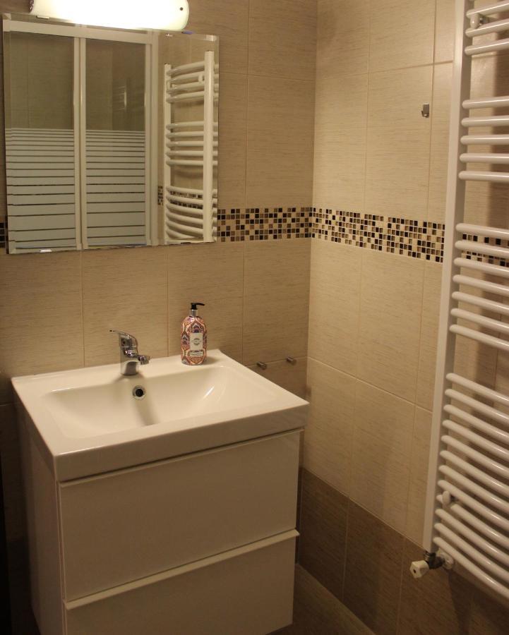 Dimitri - Gardenside Souterrain Apartment Alexandroupoli