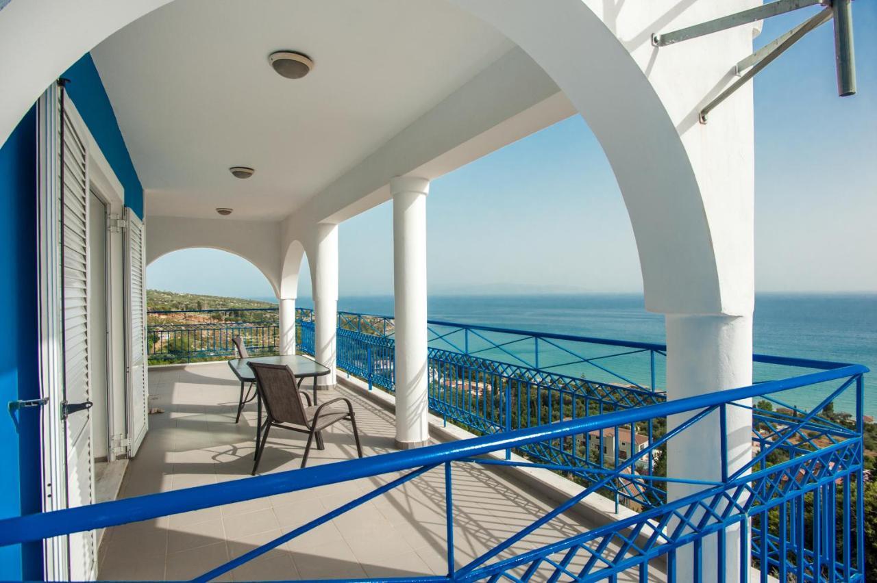 Folies Apartment *