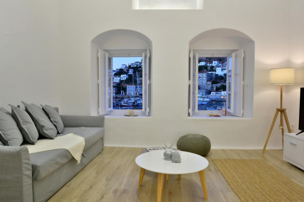 Hydra Hospitality Port Villa