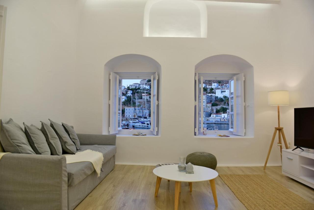 Hydra Hospitality Port Villa
