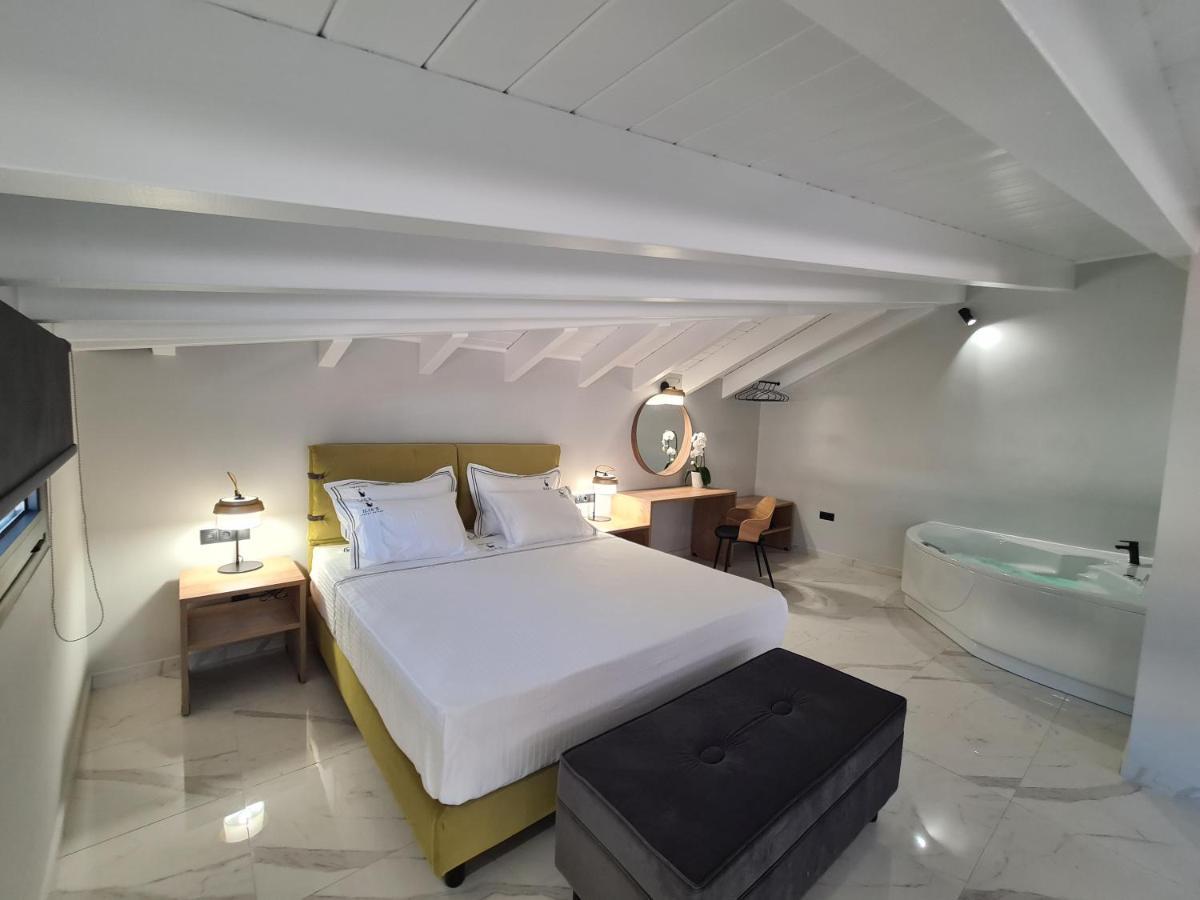 Ilia's Luxury - Adults Only