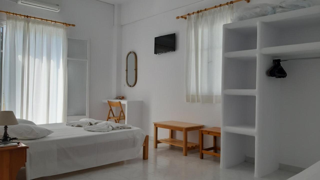 Bizas & 3* Parikia (Paros)