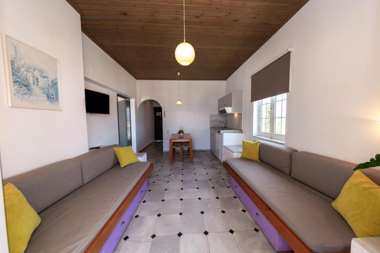 Manias Aparthotel *