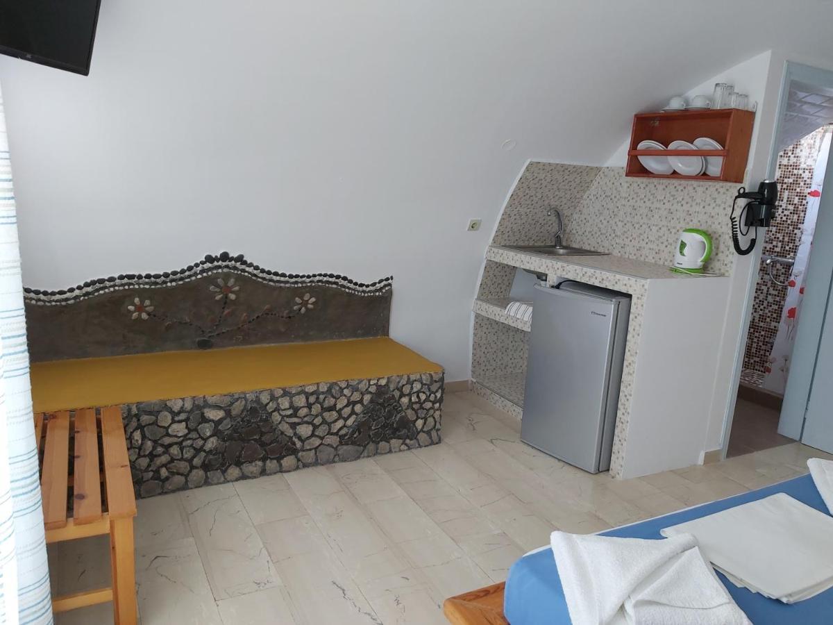 Stavros Hotel *