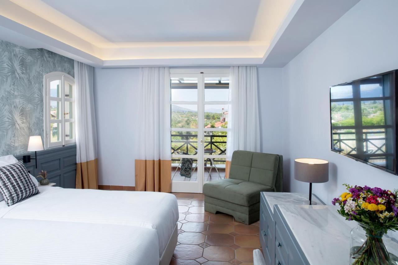 & 4* Eretria (Evia)