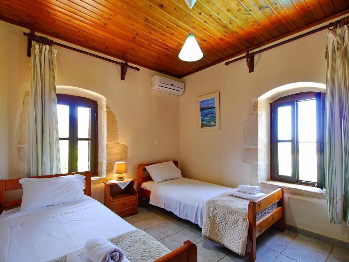 Nikoletta Stylos Crete * Makhairoi