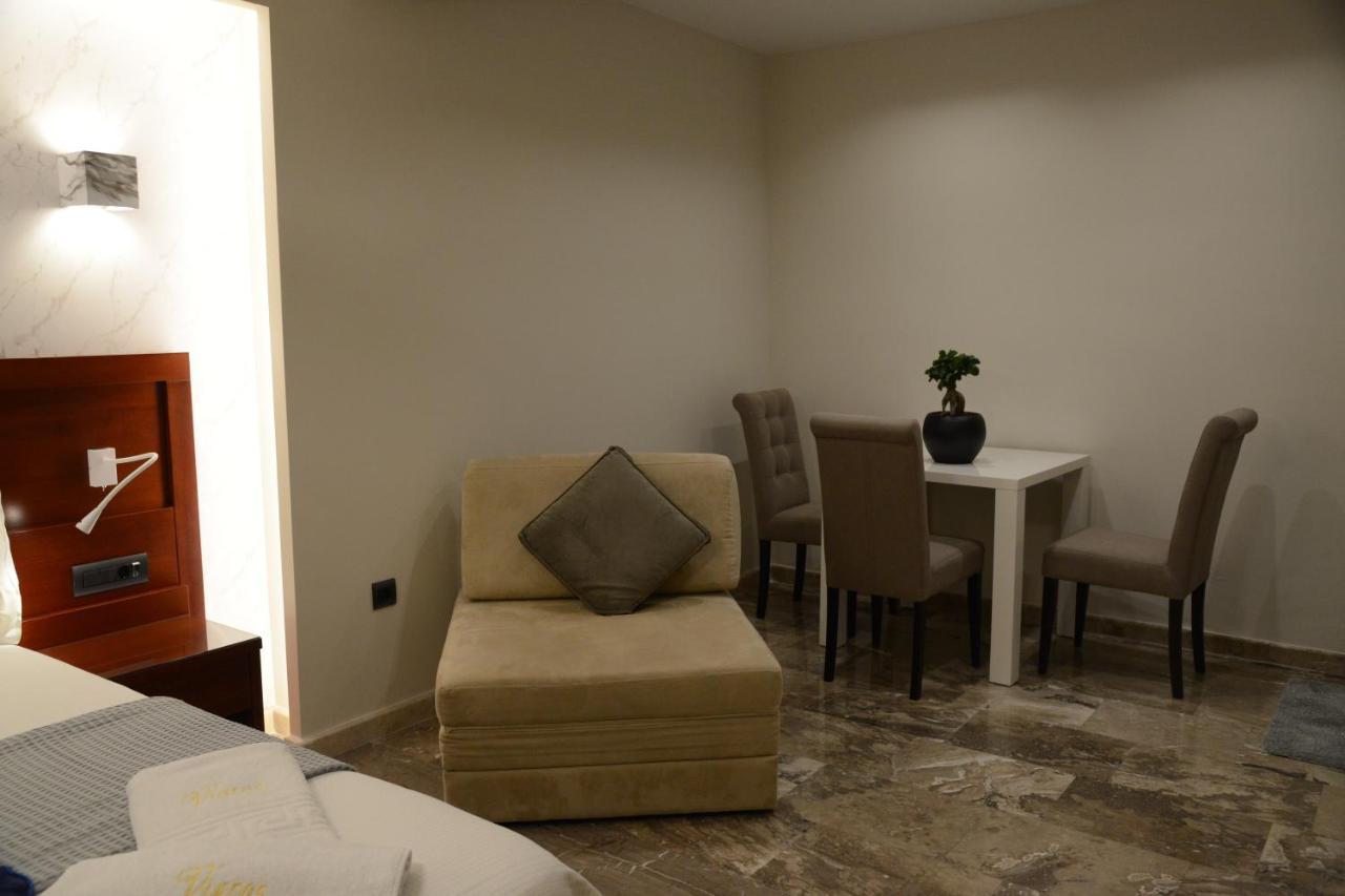 Aparthotel Viaros 3*