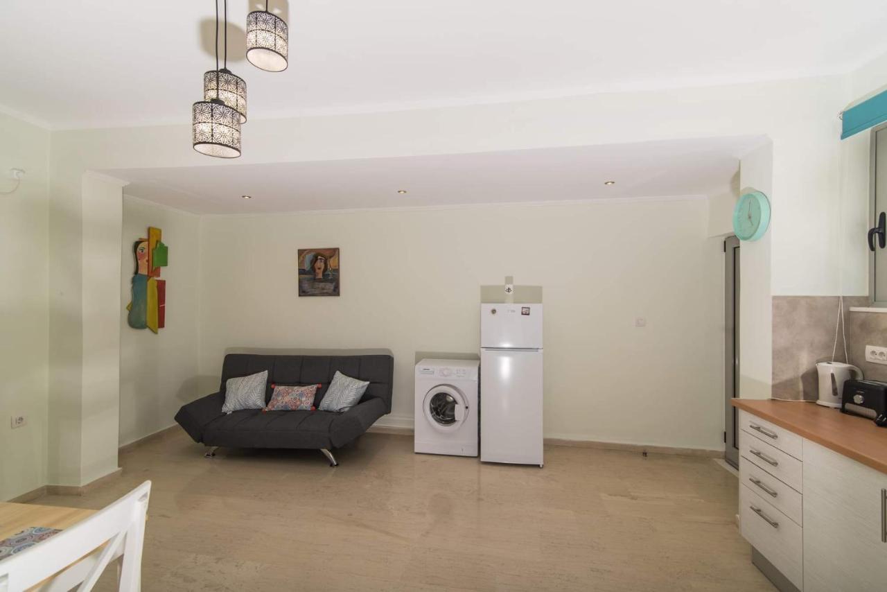 Alexandra's - Port Of Apartment
