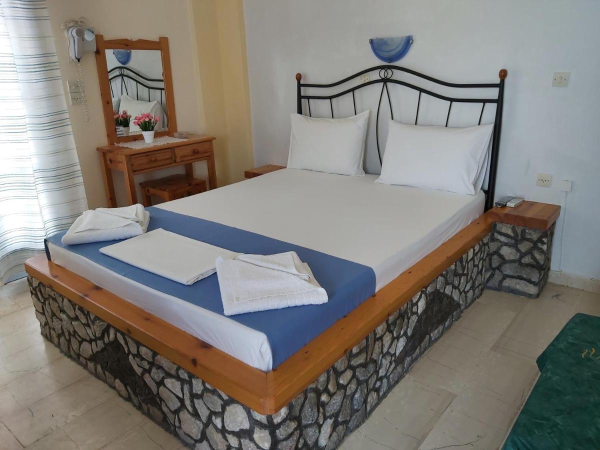 Stavros * Perivolos (Santorini)