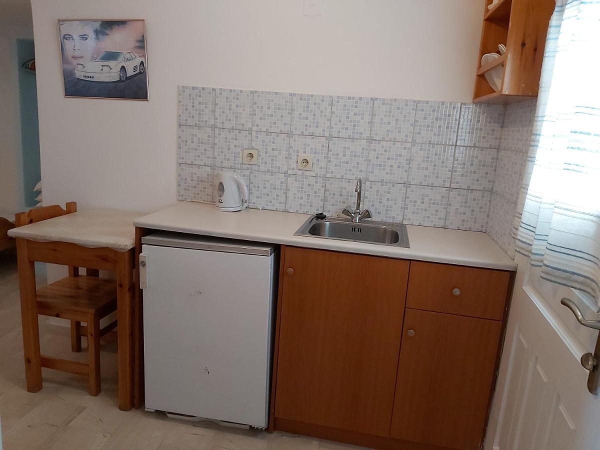 Stavros Hotel *