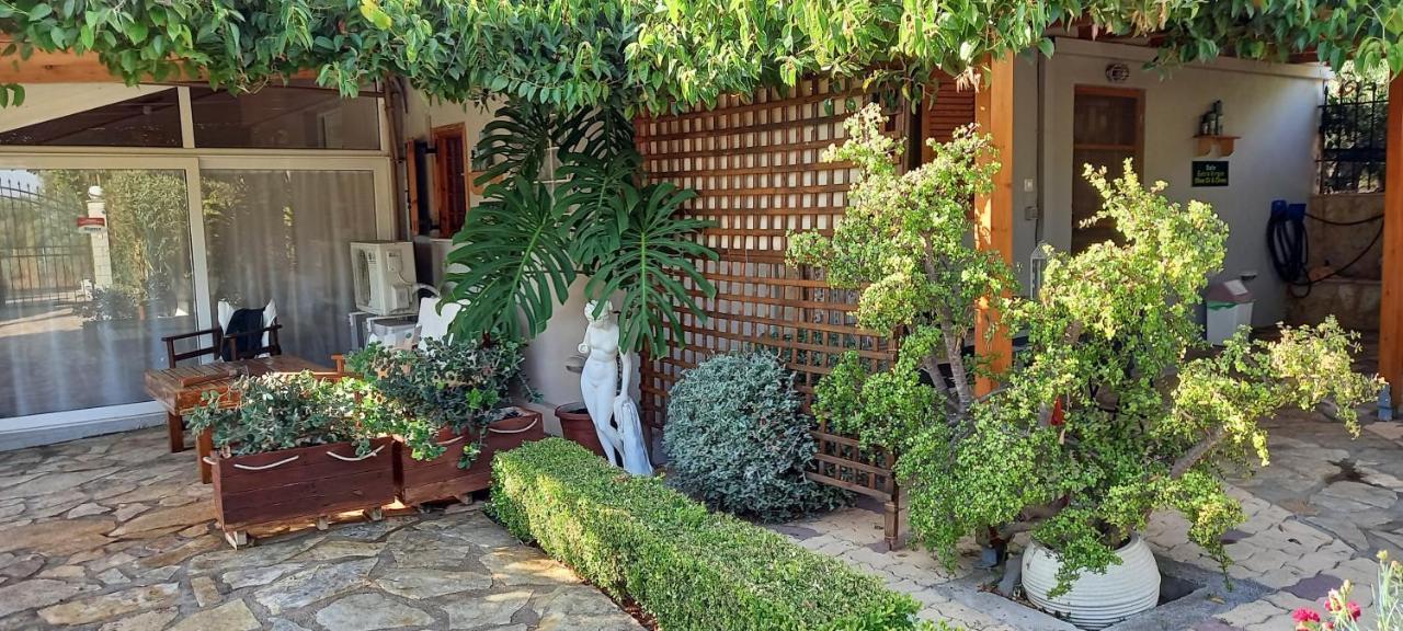 Holiday home Olives House Vromonerion