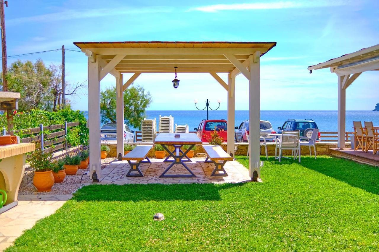 Guest house Houmis Apts & Agios Georgios Pagon