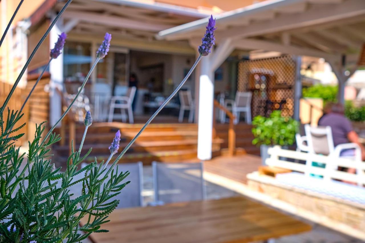 Houmis Apts & * Agios Georgios Pagon