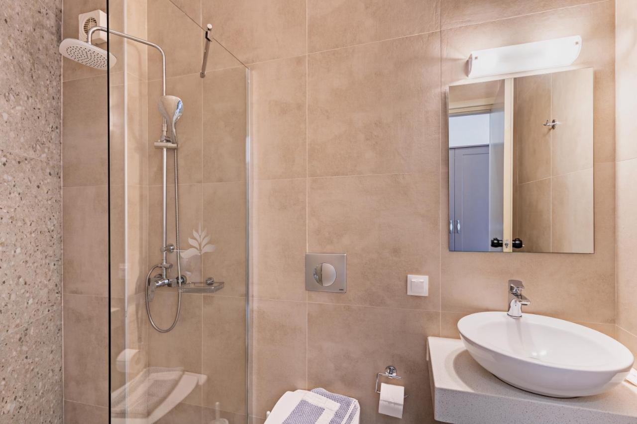 Hotel Kathrin Adelianos Kampos