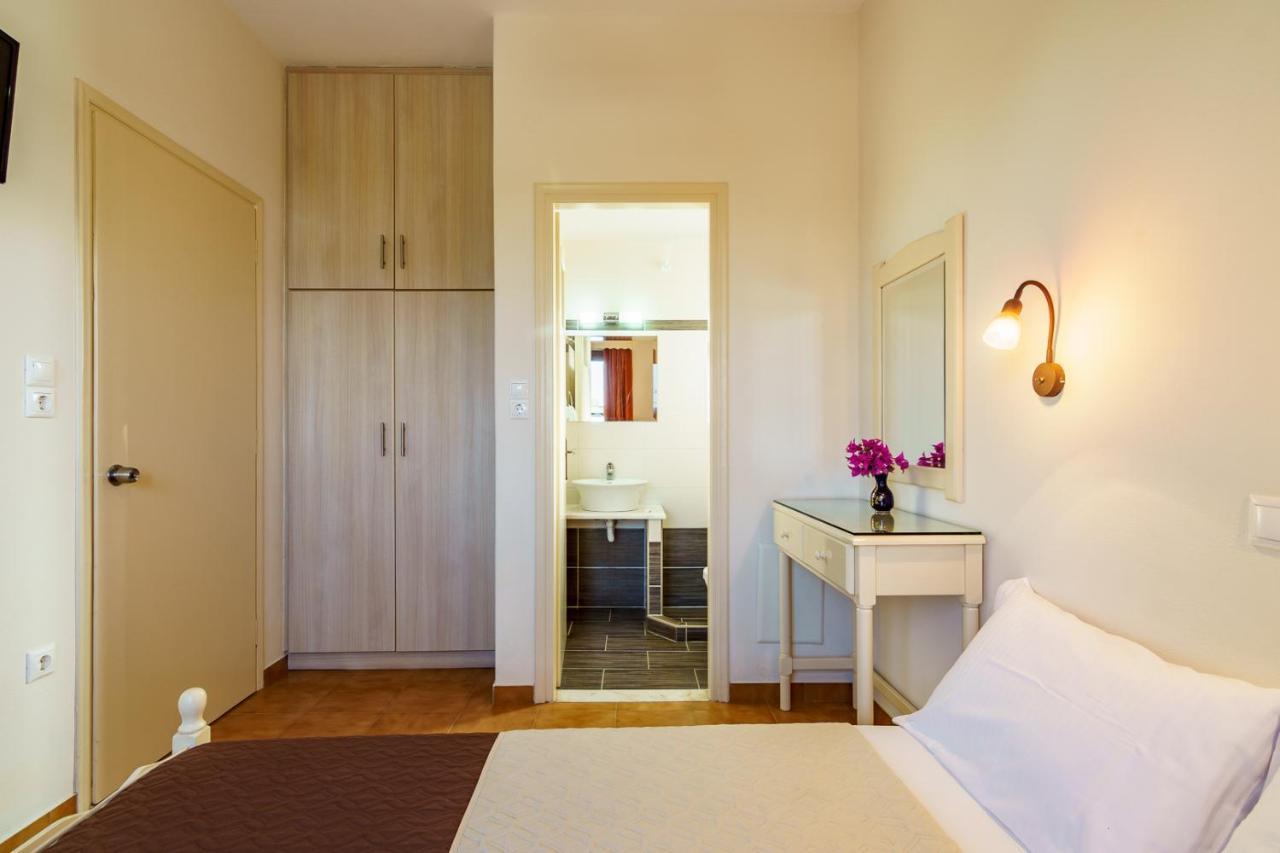 Irini Aparthotel *