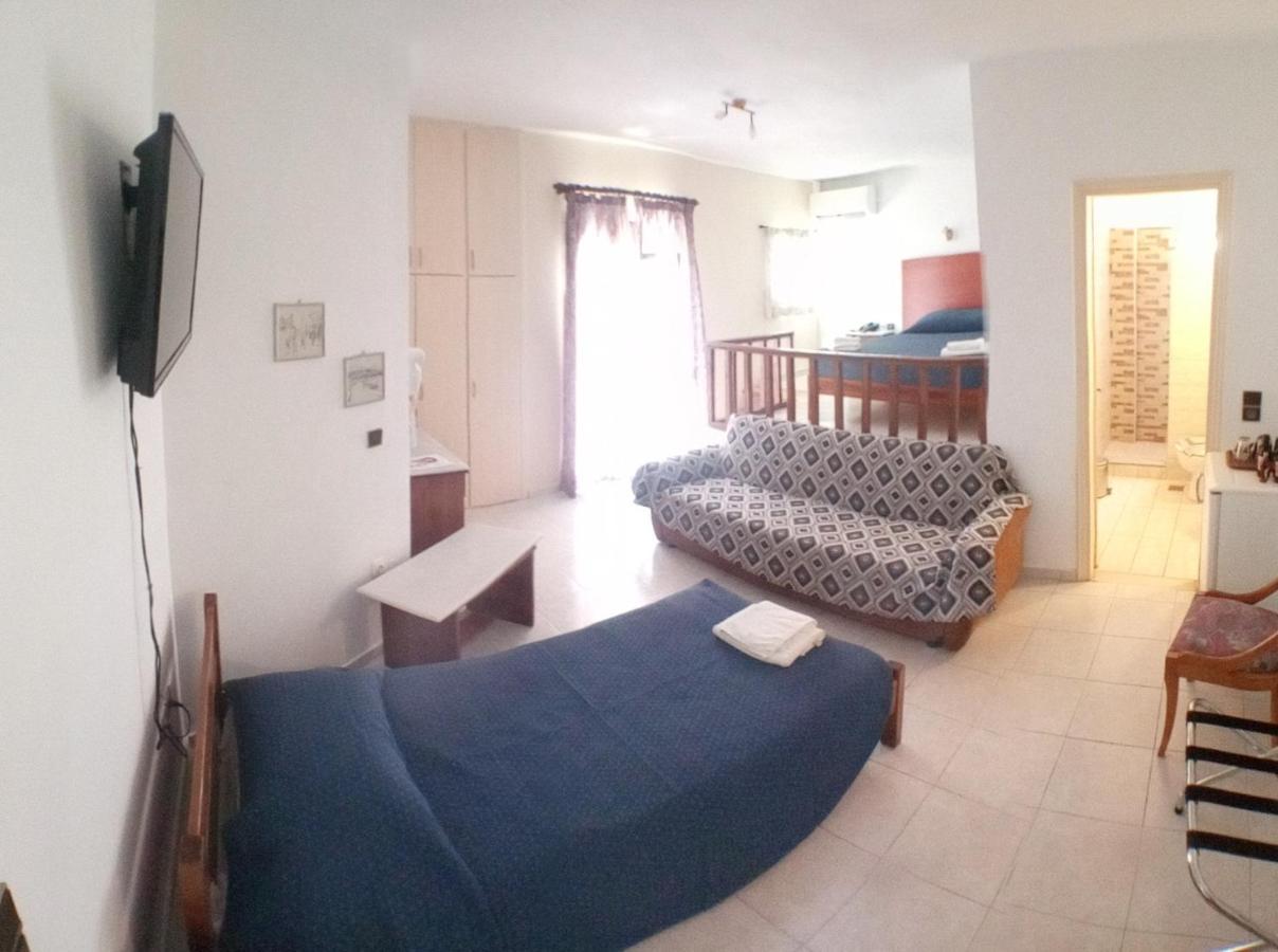 Oceanis Hotel 2*