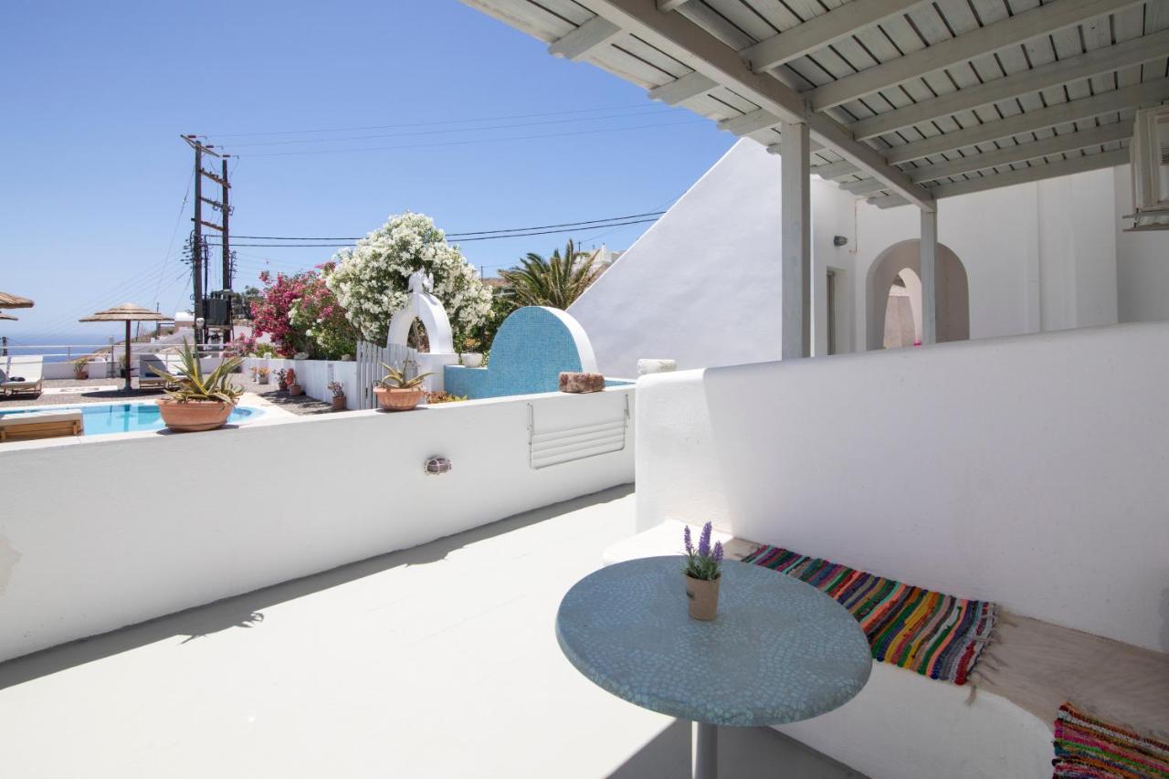 Thira's Dolphin Aparthotel Akrotiri (Santorini)