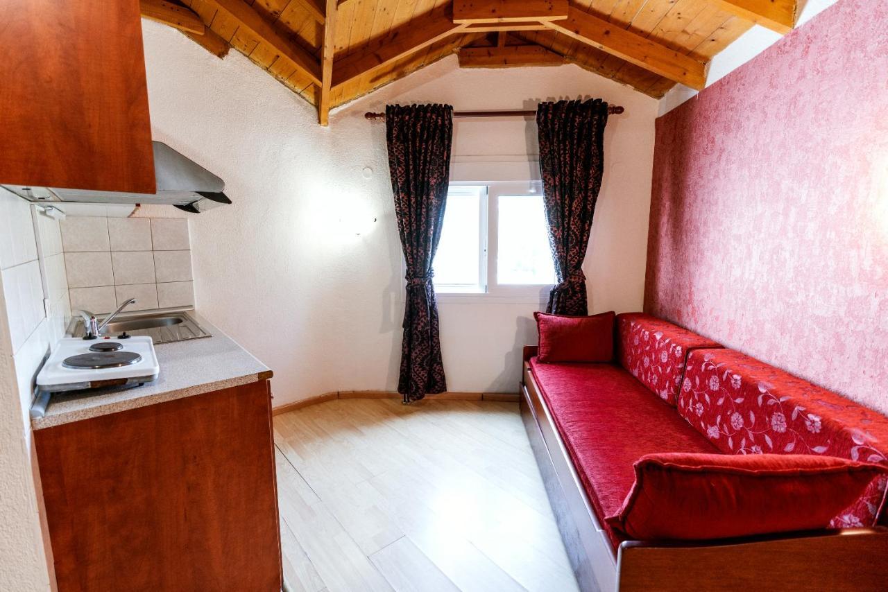 Stefanidis Platani Aparthotel