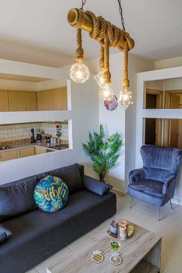 Savvas Apartment Tolo