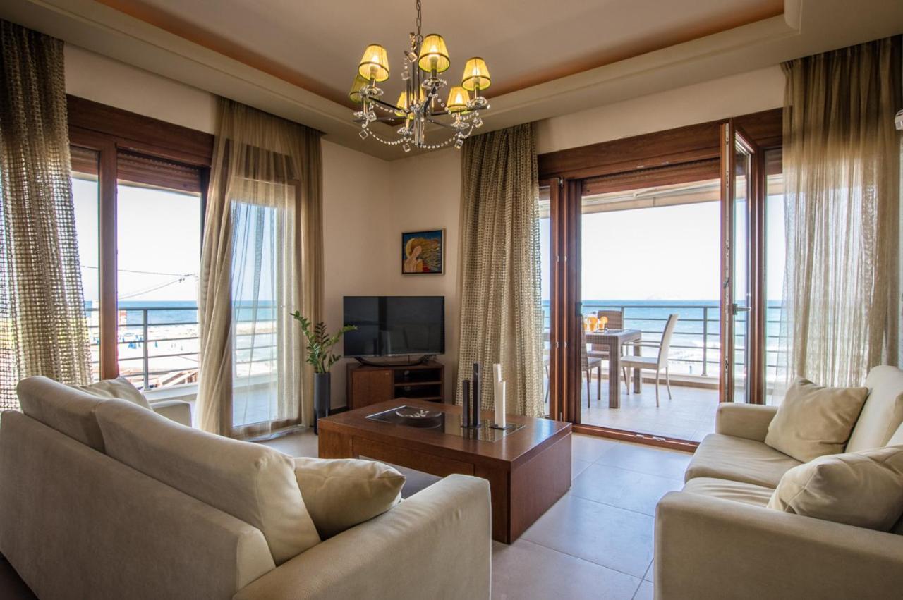 White Crystal Beachfront Apartment Gournes Gouvon