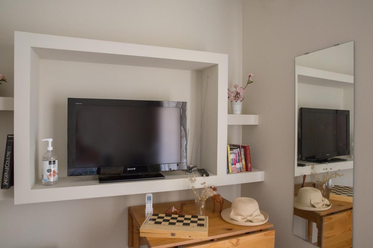 Cosy With Terrace Near Metro Station Apartment Athens