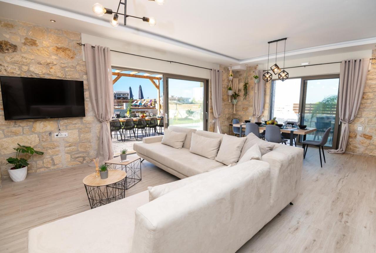 Villa Olympia, 4 Bedroom For Up To 14 Persons, 400 Meters From The Long Sandy *