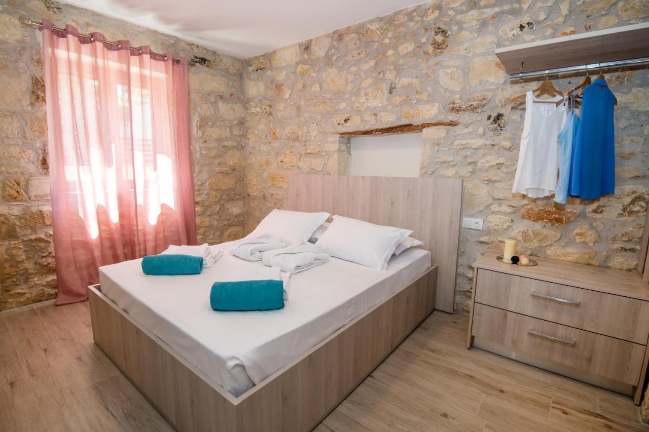 Olympia, 4 Bedroom For Up To 14 Persons, 400 Meters From The Long Sandy * Paralia Kourna