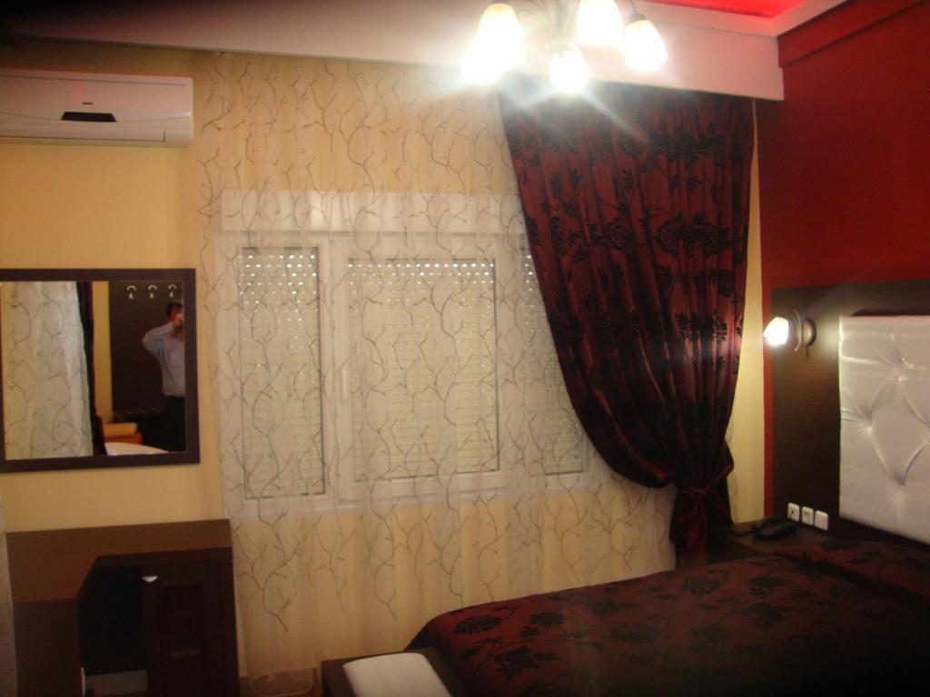 Emporiko Hotel Drama