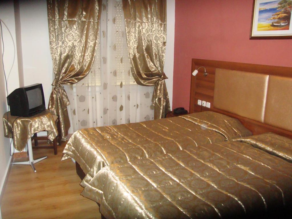 Hotel Emporiko 2*