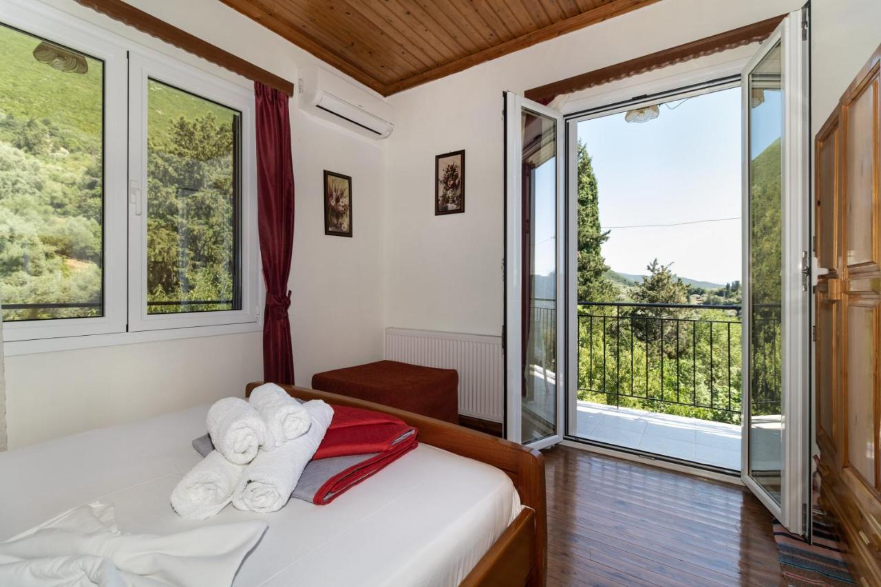 La Olga Lefkada * Sivros