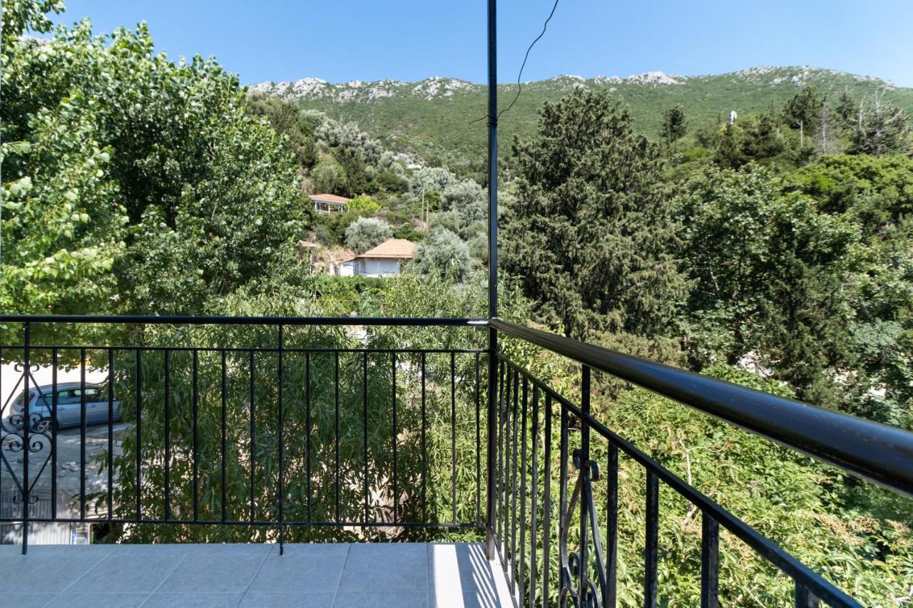 La Olga Lefkada * Sivros