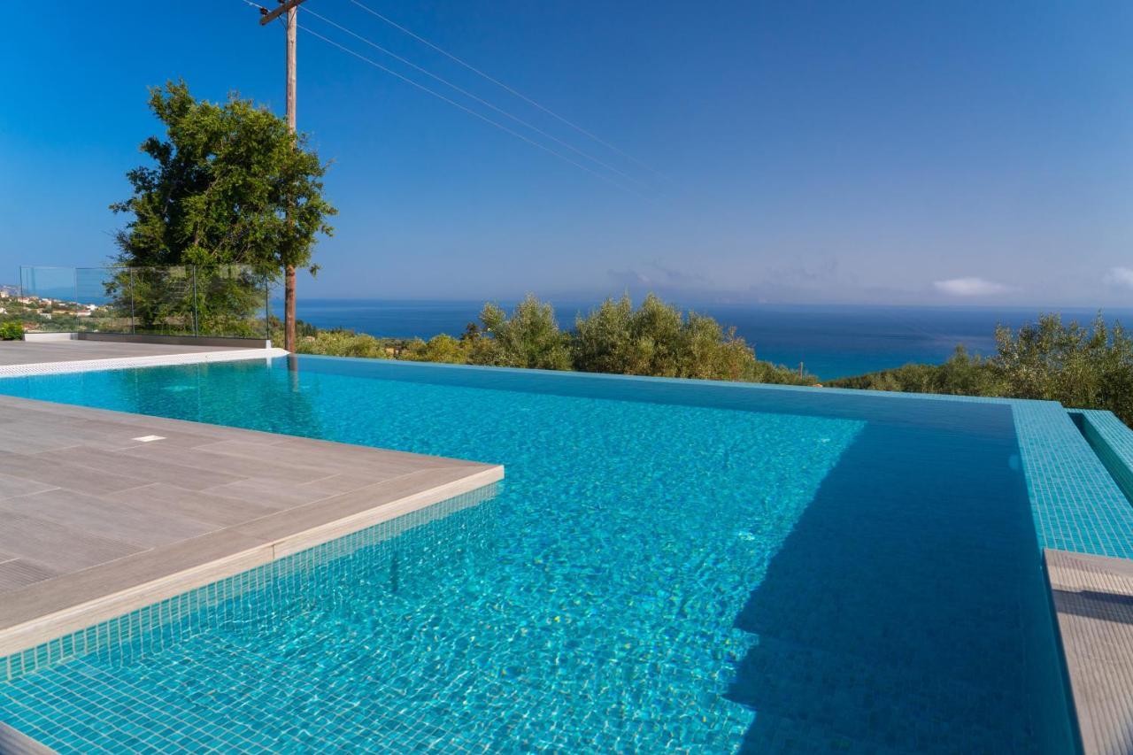Calma Trapezaki (Kefalonia)