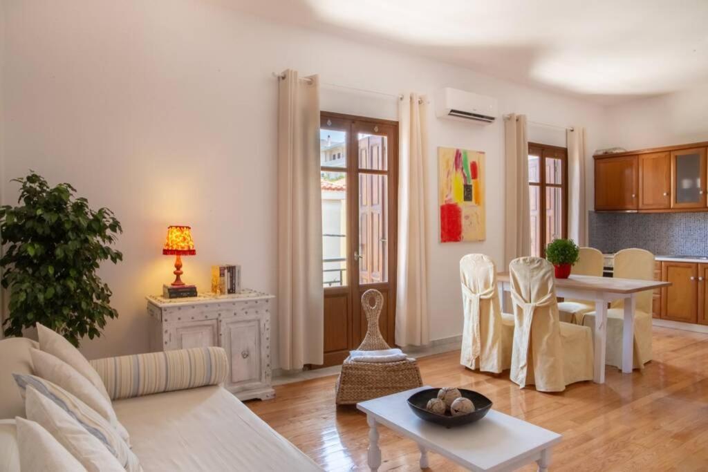 Seaview Stylish Flat In - Walk To * Andros Town