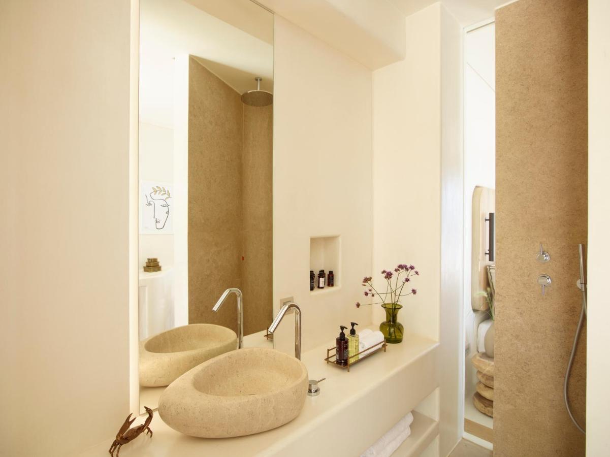White Pebble Hotel