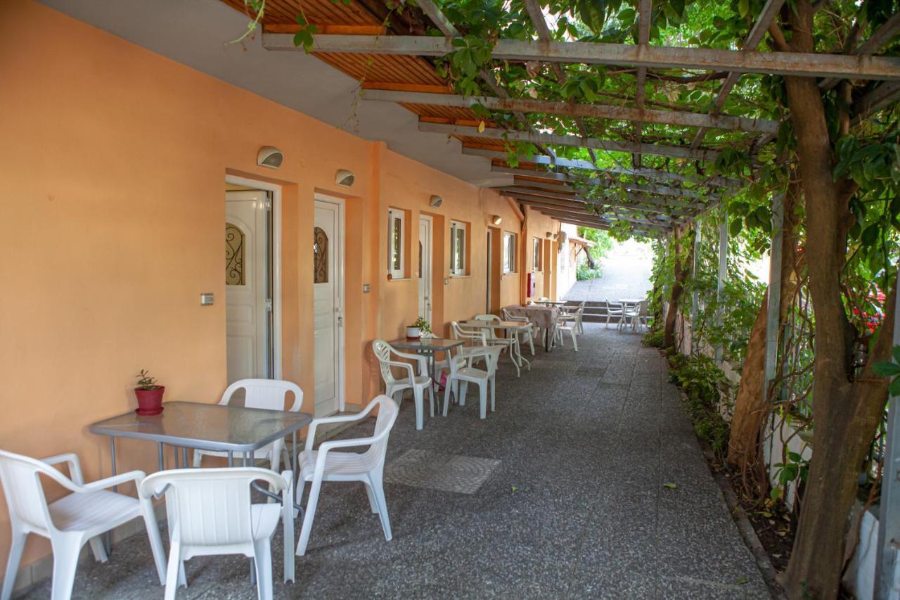 Loula And Hotel 2*