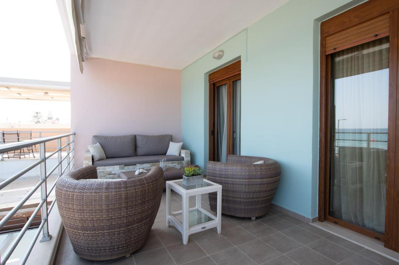 White Crystal Beachfront Apartment *