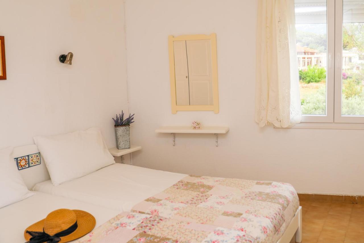 Fotis Skopelos Town