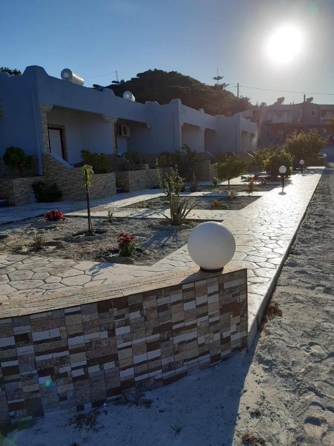 Efi Studio Aparthotel 3*