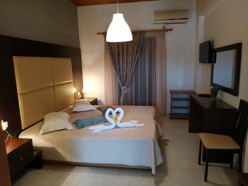 Hotel Eleni's Garden & Castello 3*