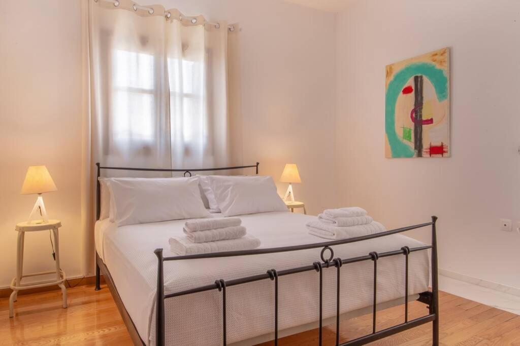 Seaview Stylish Flat In - Walk To * Andros Town