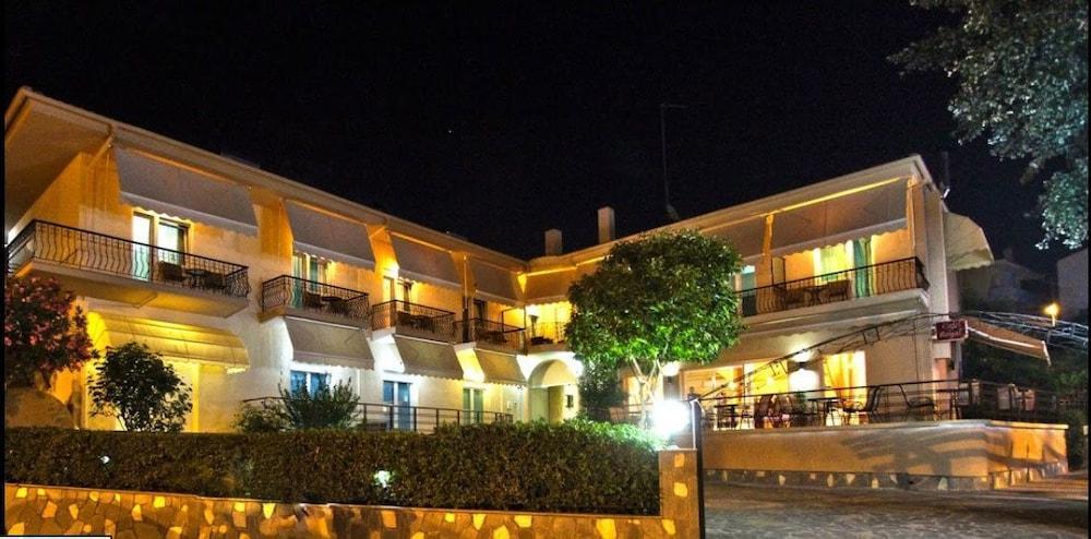 Nickolas Hotel